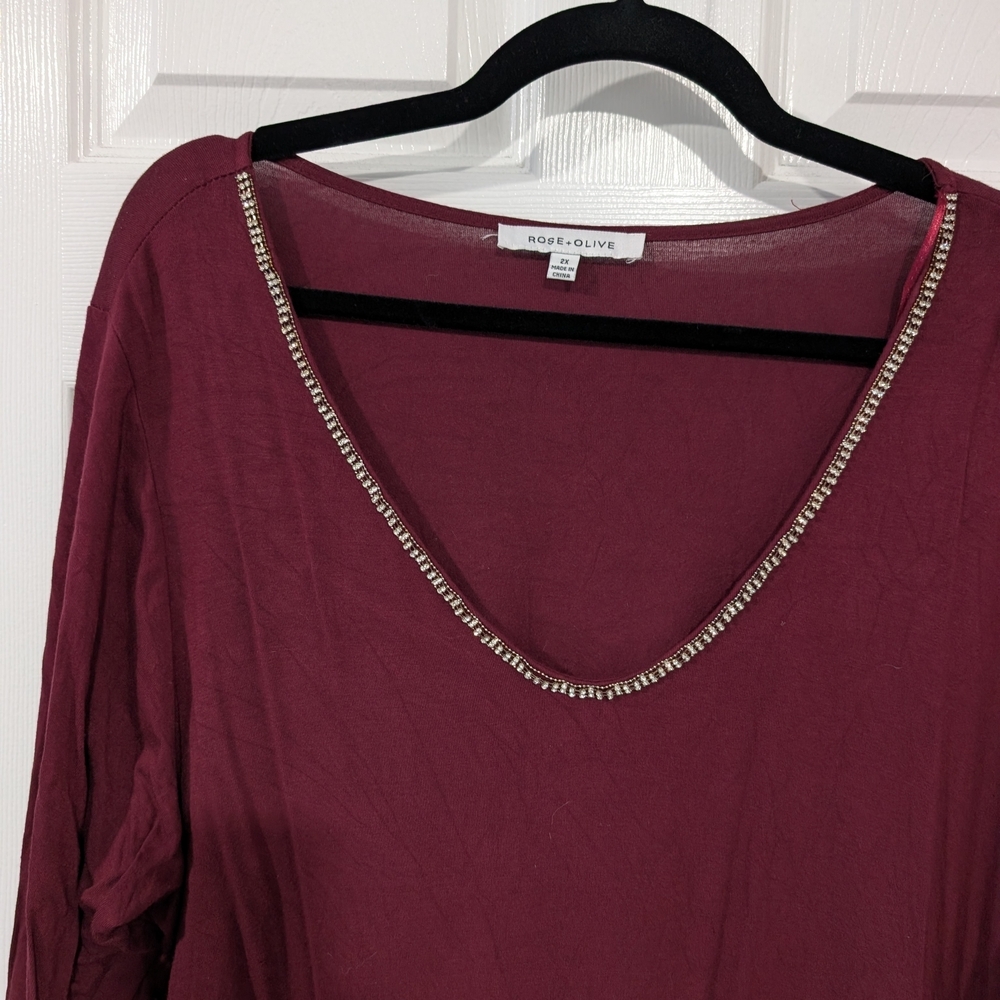 Rose + Olive Burgundy V-Neck w/ Rhinestone Trim 3/4 Sleeve Tunic in Size 2X - Picture 3 of 11